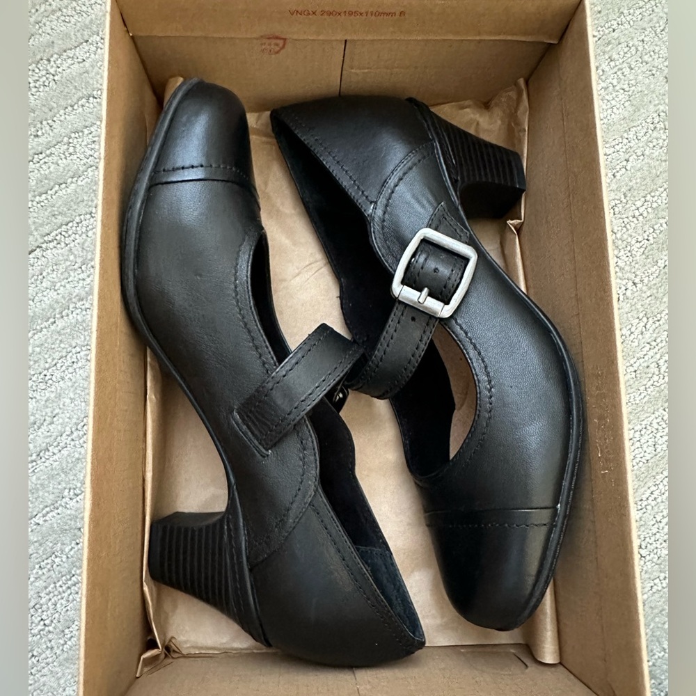 NWT—Michelle D black Mary Jane heels, size 9.5